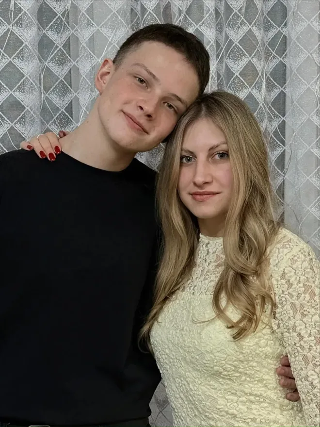 Исходное фото: сын с девушкой